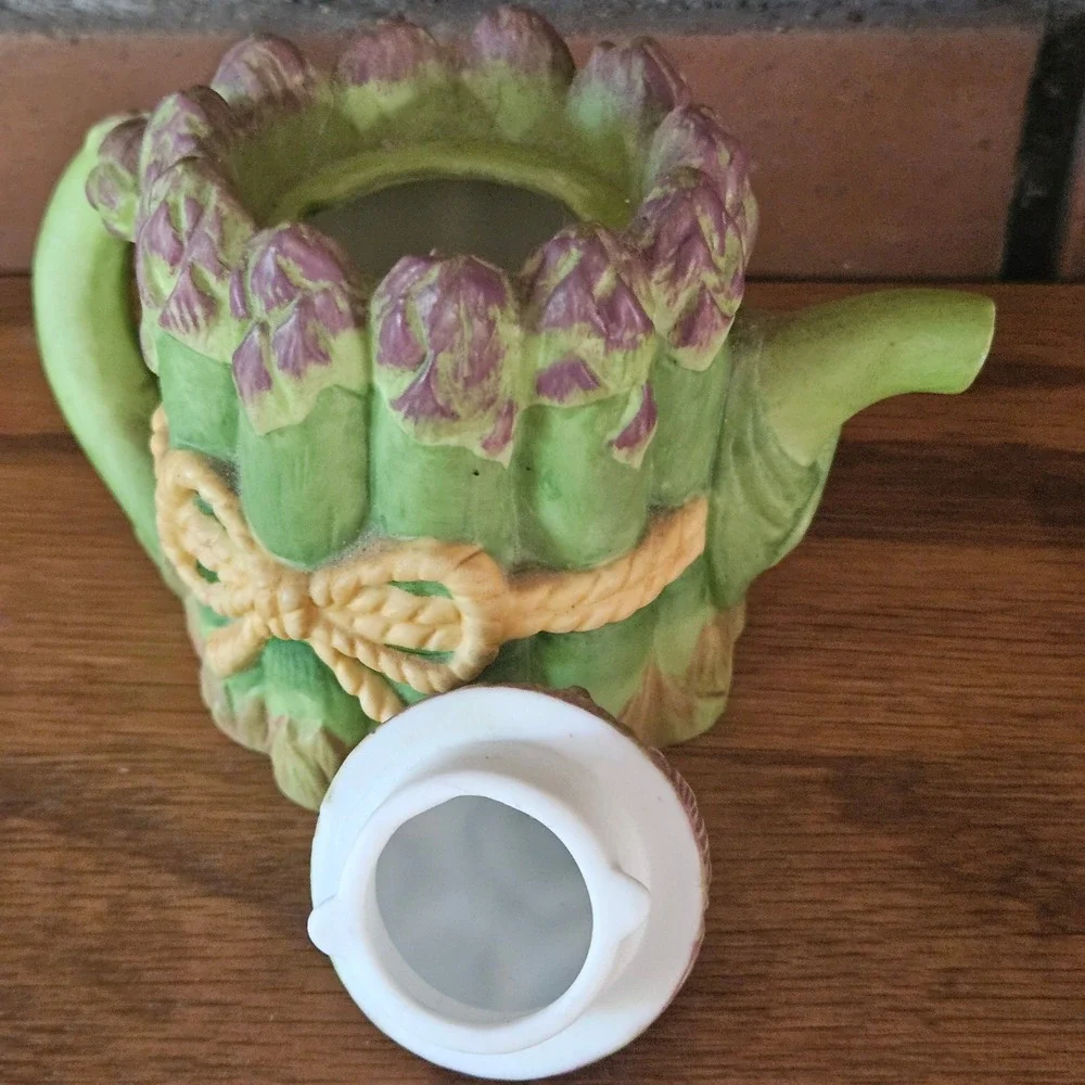 Avon Collectibles 1996 Asparagus Teapot Trinket Box 3.25